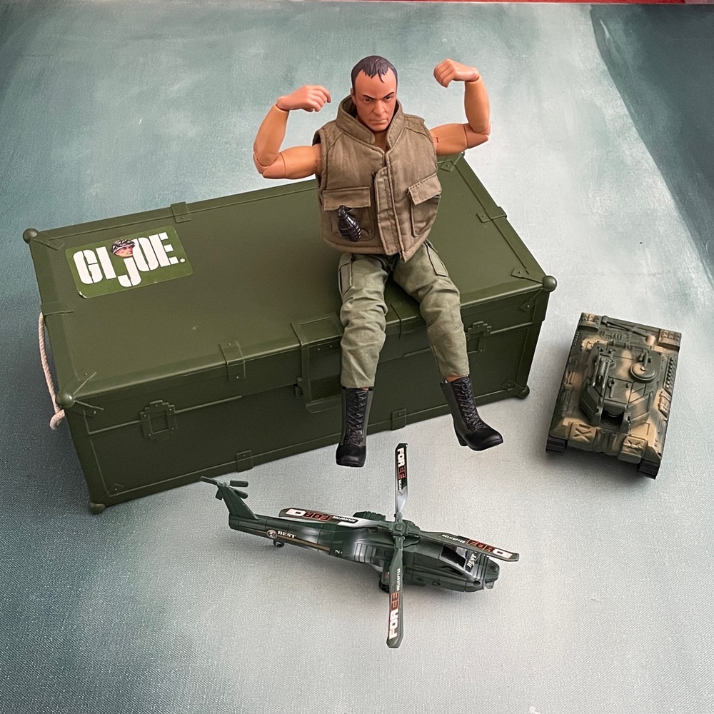 Formative International Army Action Figure and Foot Locker Trunk